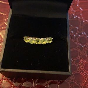 Ladies Peridot ring